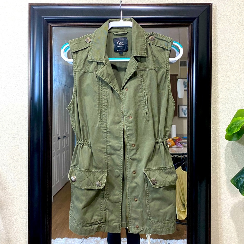 Green vest jacket (excellent quality)